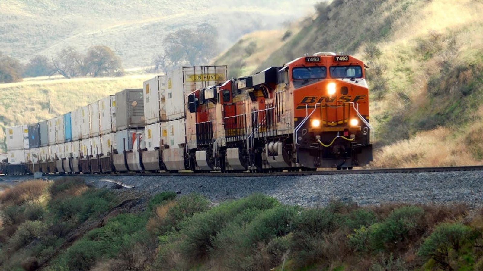 Freight vs. Shipping: Understanding the Differences
