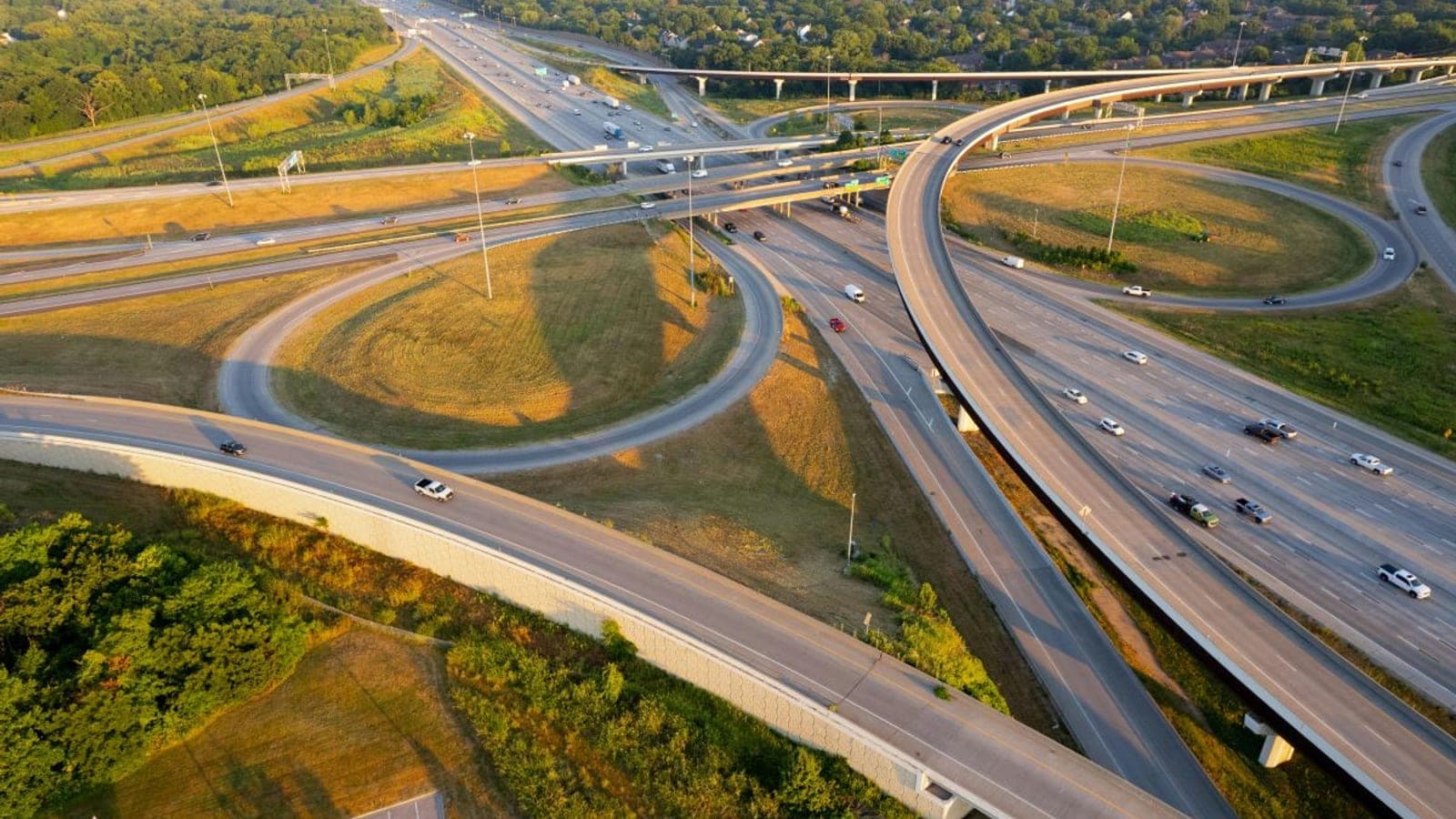Kansas City vs. Chicago: Why KC is the Superior 3PL Hub